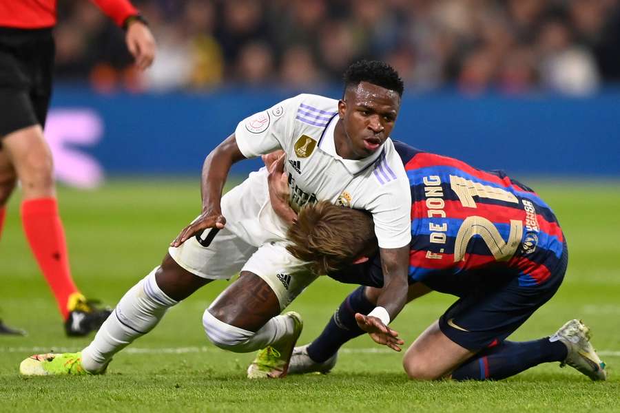 Vinícius e De Jong podiam estar a representar a outra camisola