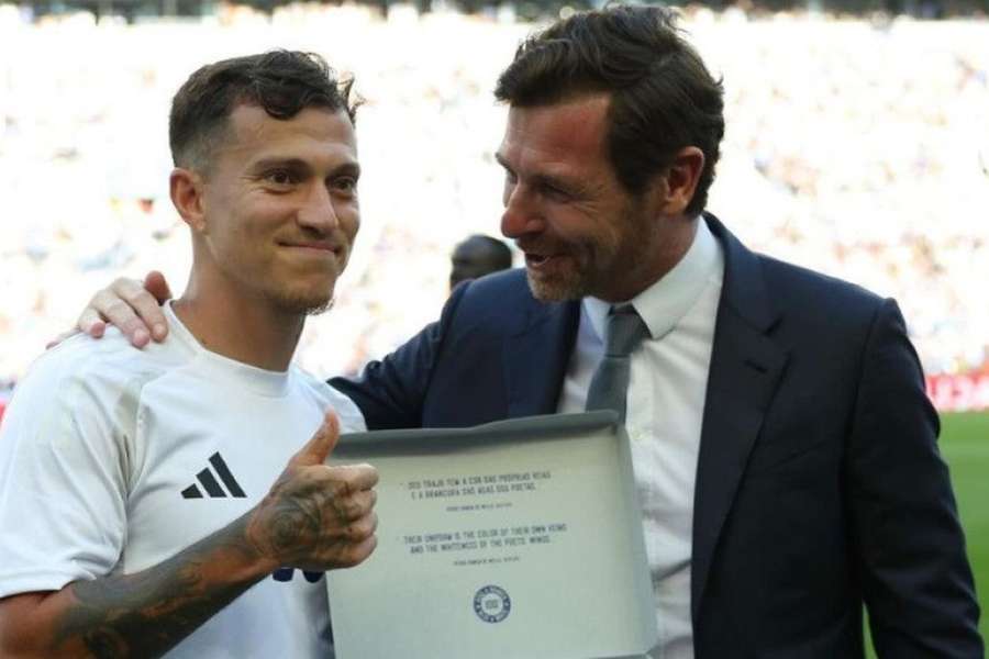 Otávio foi homenageado por André Villas-Boas no domingo