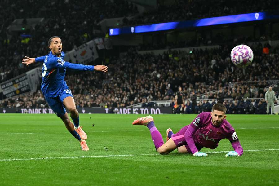 Joao Pedro rozhodl jediným gólem zápasu o výhře Chelsea nad Totenhamem.