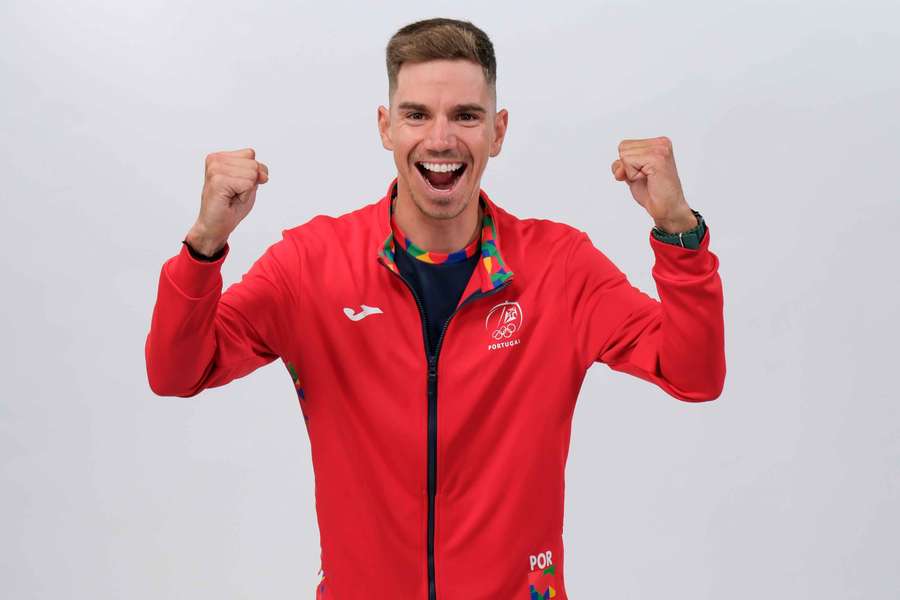 Ciclista Rui Oliveira celebra "marco histórico" do ouro olímpico em madison em Paris-2024