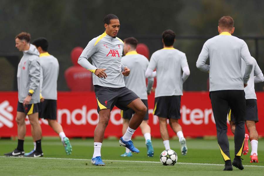 Van Dijk in allenamento prima del match contro il Milan