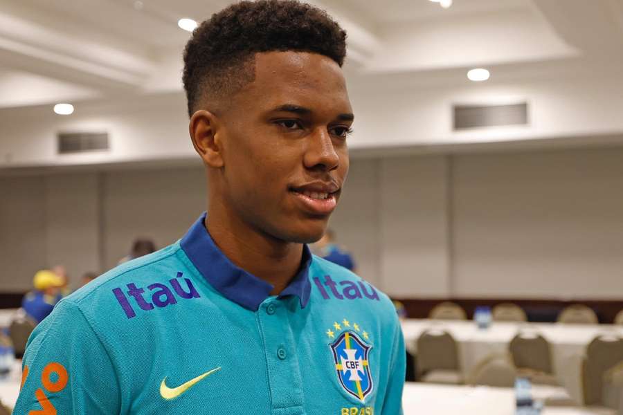 Estêvão juntou-se à concentração da seleção brasileira em Curitiba