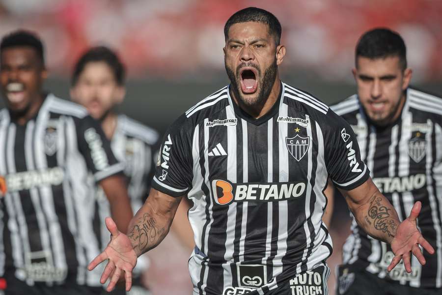 Hulk comemora o golaço que abriu caminho para a vitória do Atlético-MG