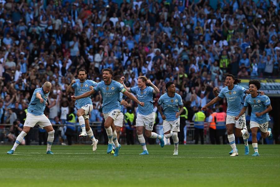 Il City festeggia la vittoria agli shootout