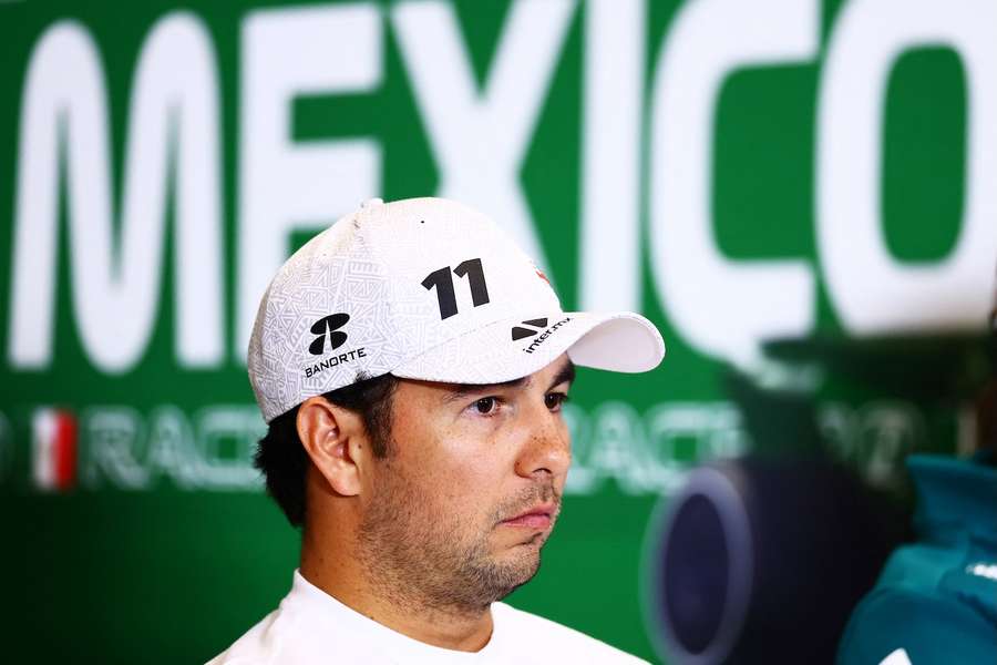 Formel 1 GP Mexiko: Formel-1-Pilot Sergio Perez ist in der Medienrunde vor seinem Heim-Grand-Prix ein gefragter Mann.