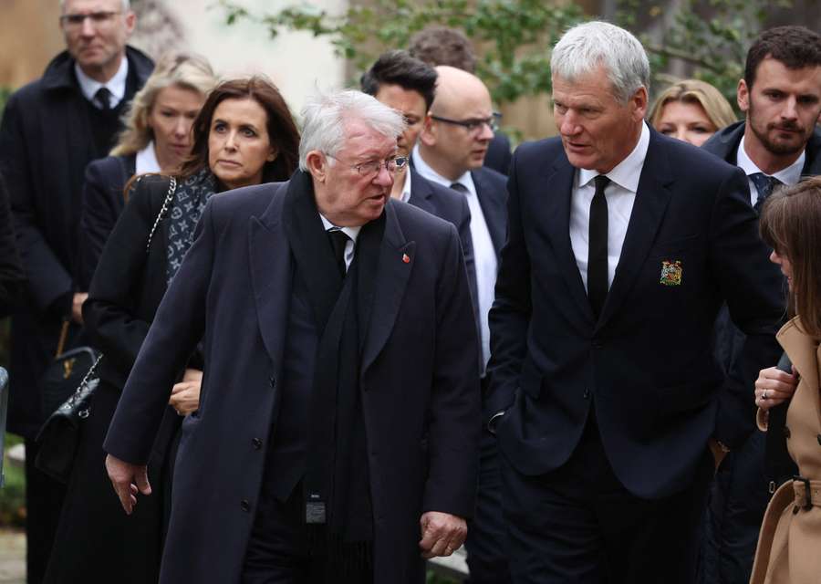 Sir Alex Ferguson, left, was one to pay his respects