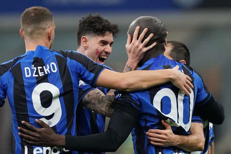 Inter bejubelt den Treffer von Lukaku