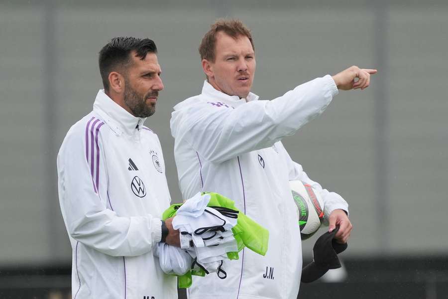 Standard-Trainer Mads Buttgereit (l.) und Bundestrainer Nagelsmann (r.)