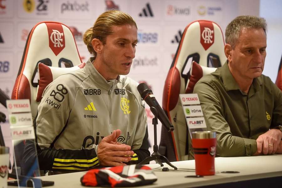 Filipe Luís concedeu sua primeira entrevista coletiva como técnico do Flamengo