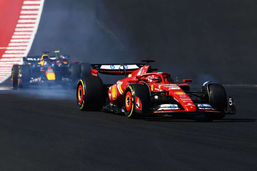 Leclerc fährt vom vierten Platz bis ganz oben auf Podium.