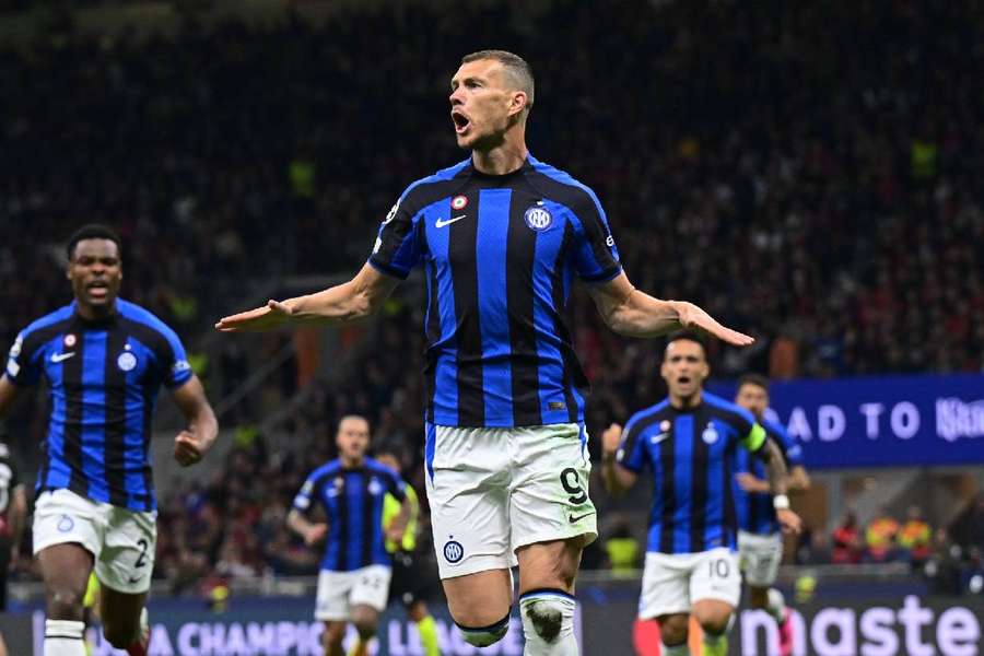 Dzeko abriu o placar para a Inter no San Siro