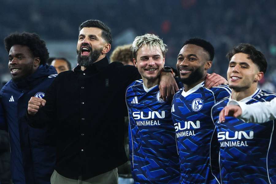 Schalke feiert den Sieg.