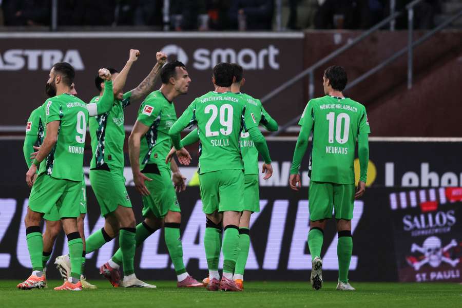 RB Leipzig bleibt Bayern auf den Fersen – Borussia schießt St. Pauli ab