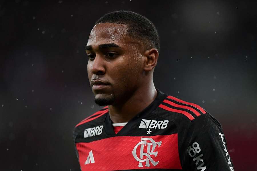 Lorran está de saída do Flamengo