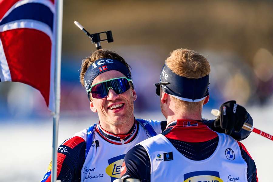 Tarjei Bö s bratom Johannesom Thingnesom. Tarjei Bö s bratom Johannesom Thingnesom.