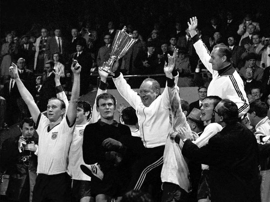 Em 1967, o treinador Tschik Cajkovski saiu em braços