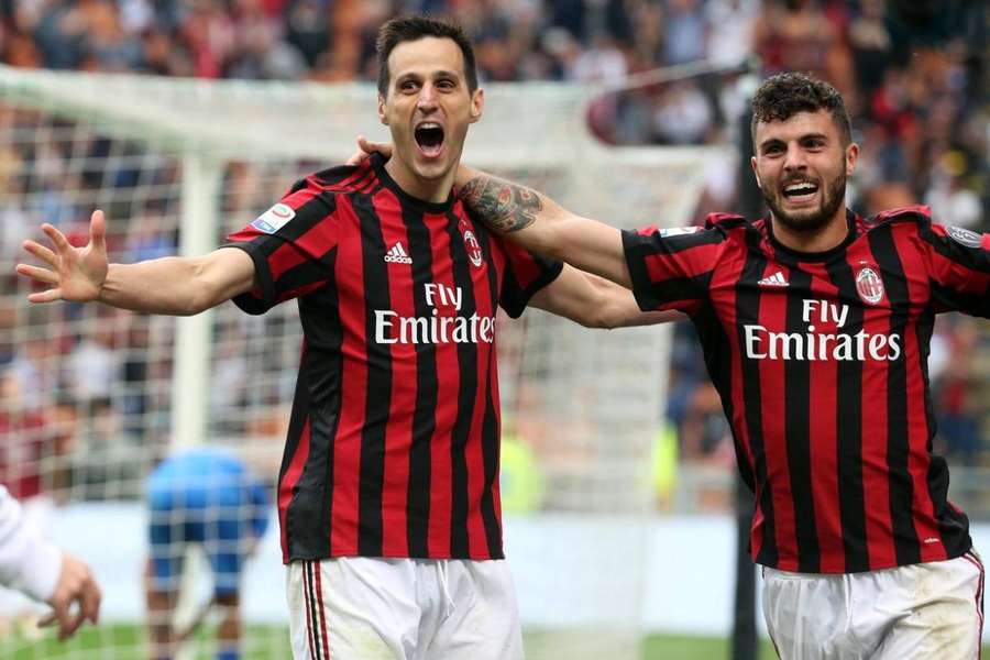 Nikola Kalinic (stânga) a evoluat la AC Milan în sezonul 2017/2018