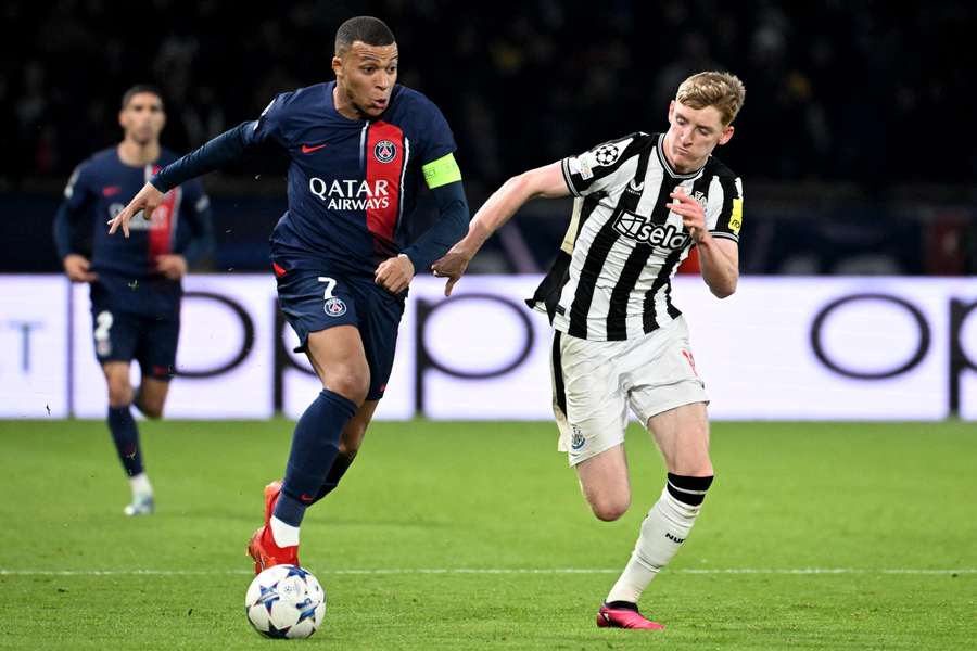 Straffe-scoring fra Mbappe' i tillægstid redder PSG fra sensationelt nederlag mod Newcastle