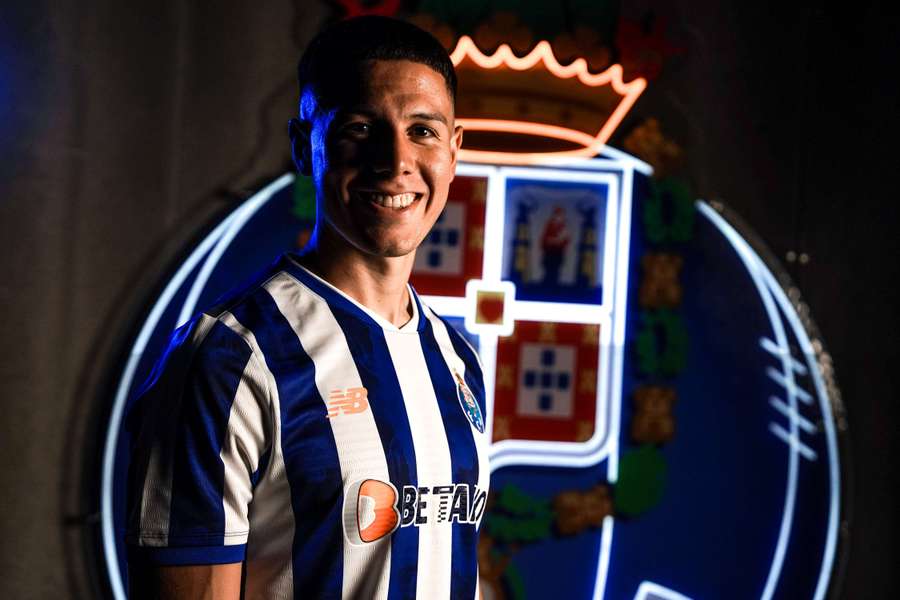 Nehuén Pérez presentado por el FC Porto