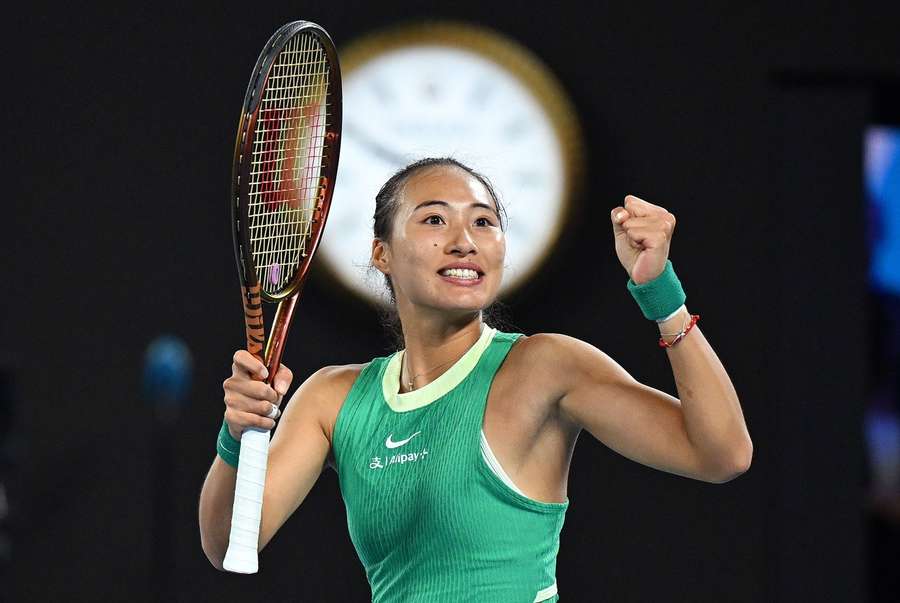 Qinwen Zheng staat voor het eerst in de halve finale van het Australian Open