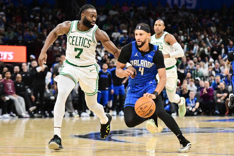 Orlando gana al vigente campeón.