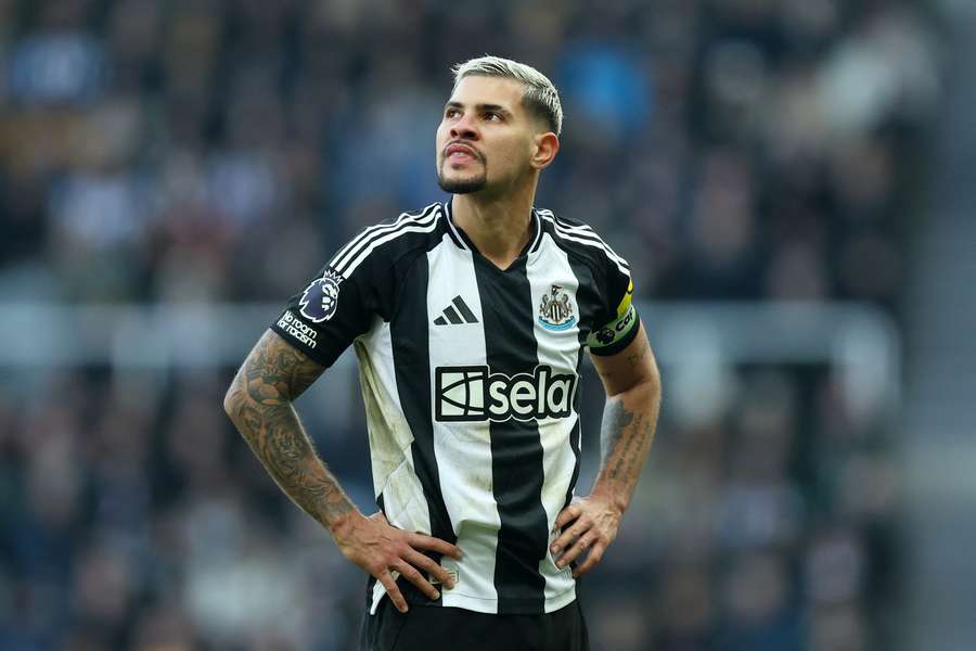 Bruno Guimarães deixou o dele, mas viu seu time ser atropelado pelo Bournemouth