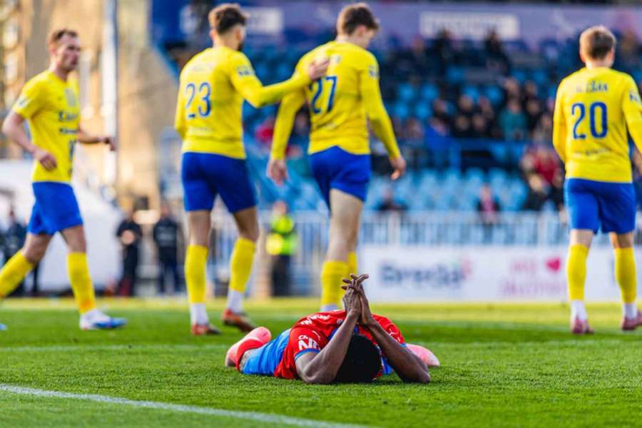 Zbrojovka Brno prohrála ostudně v Opavě, pak se brněnský klub omluvil i za fanoušky.