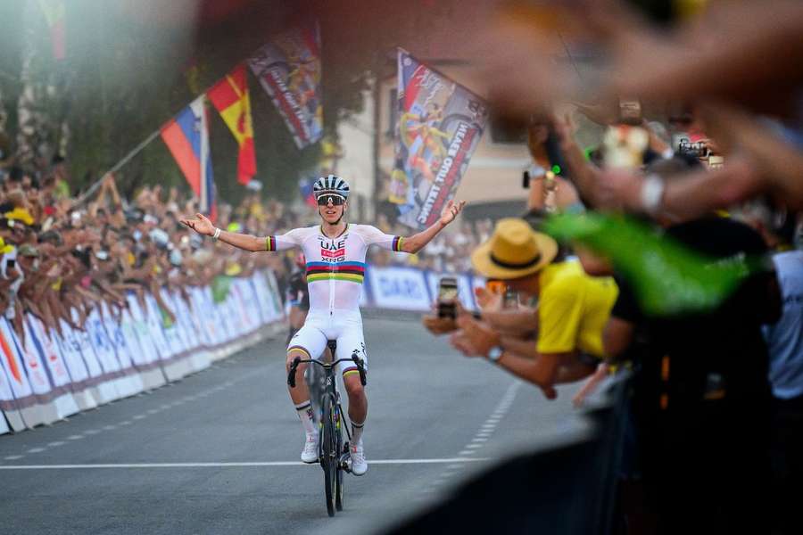 Vuelta a Espana. Tadej Pogacar rozpoczyna walkę o dołączenie do kolarskich legend Vuelta a Espana. Tadej Pogacar rozpoczyna walkę o dołączenie do kolarskich legend