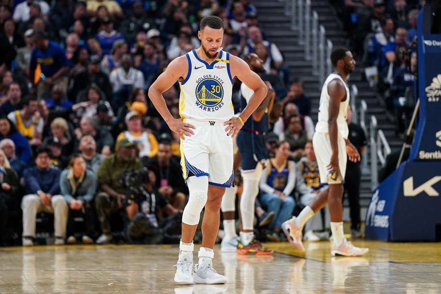 Curry se lesionou na derrota de domingo para o Clippers