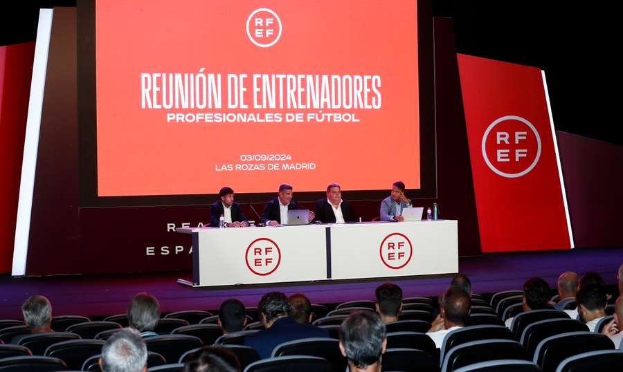 Reunião de treinadores na RFEF