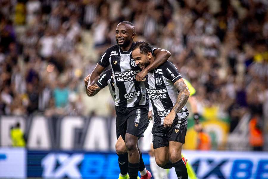Lourenço (dir.) abriu o placar em Ceará 1x1 Bahia