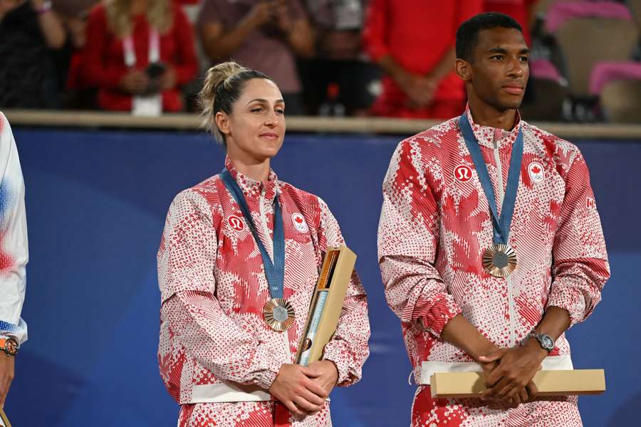 Gabriela Dabrowski et Felix Auger-Aliassime aux JO.