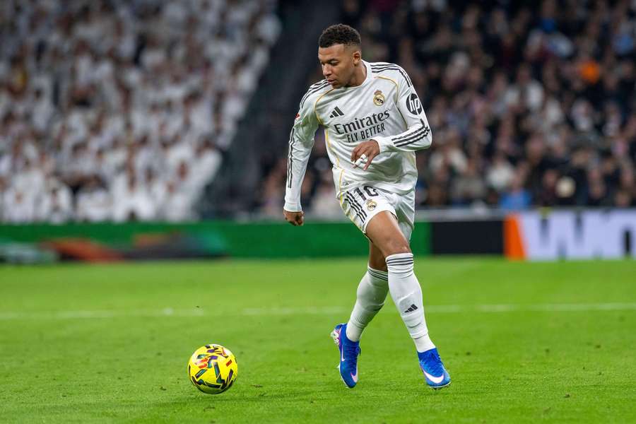 Kylian Mbappe leci do Dżuddy i ma pomóc Realowi Madryt w niedzielnym meczu o Superpuchar Kylian Mbappe leci do Dżuddy i ma pomóc Realowi Madryt w niedzielnym meczu o Superpuchar