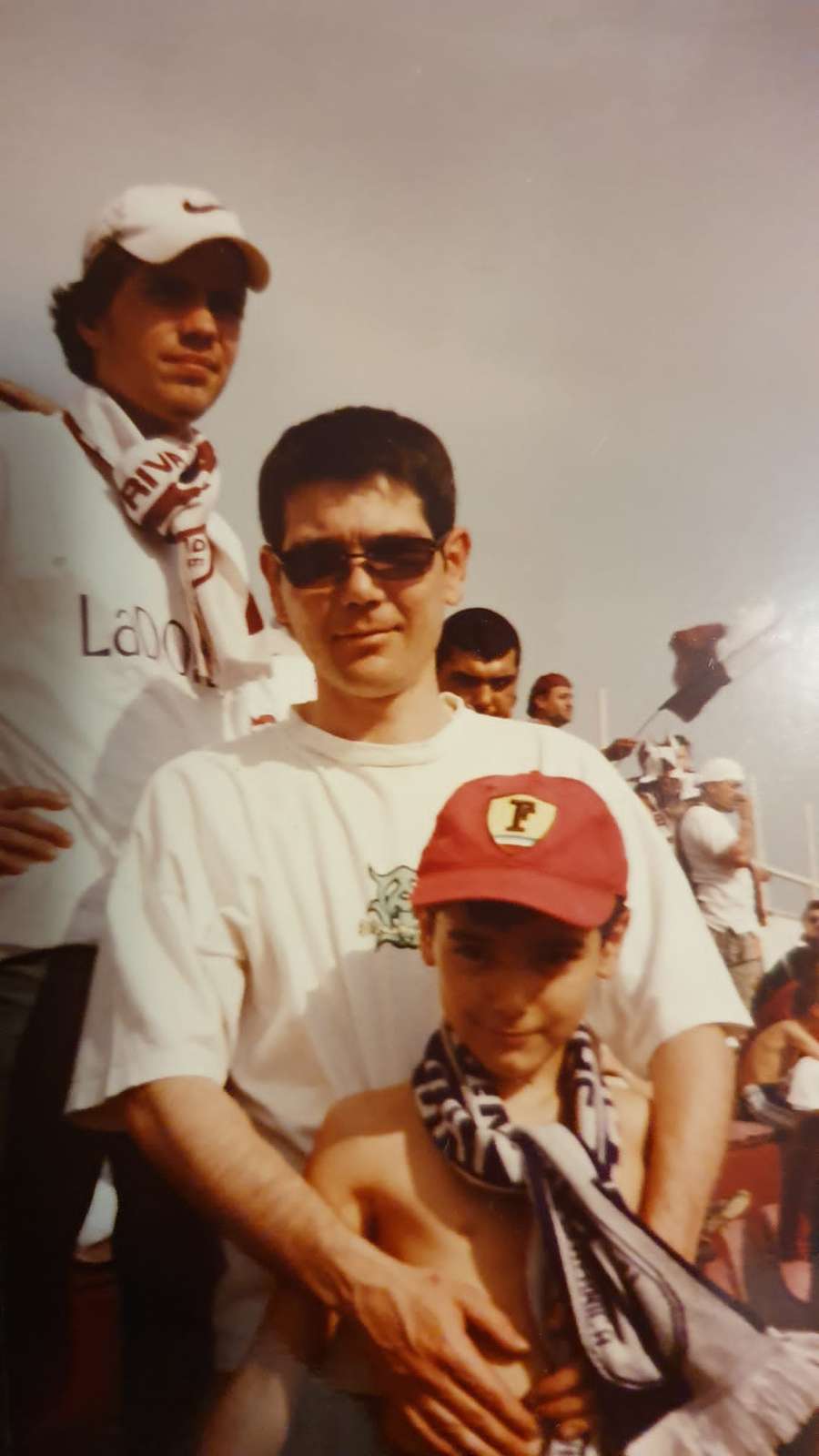 Andrei, pela primeira vez no estádio Giulești, com o seu pai (2003)