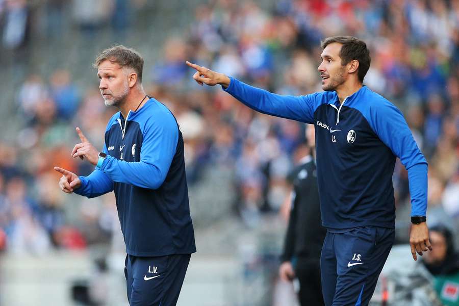 Julian Schuster (à droite) devrait reprendre le poste d'entraîneur vacant au SC Fribourg.