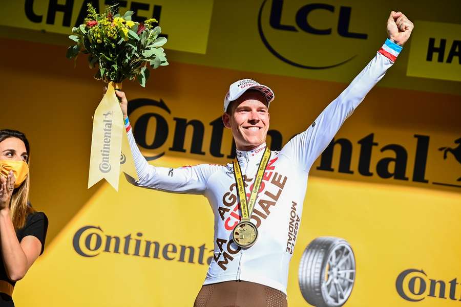 Lucemburčan Bob Jungels si v deváté etapě Tour dojel pro životní úspěch. Lucemburčan Bob Jungels si v deváté etapě Tour dojel pro životní úspěch.