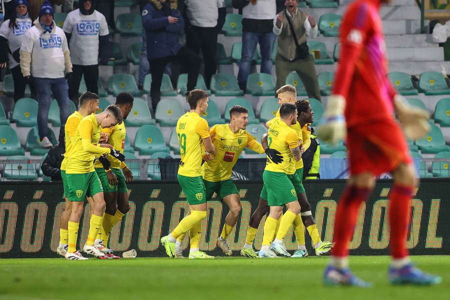 Žilina na domácom trávniku zdolala Slovan.