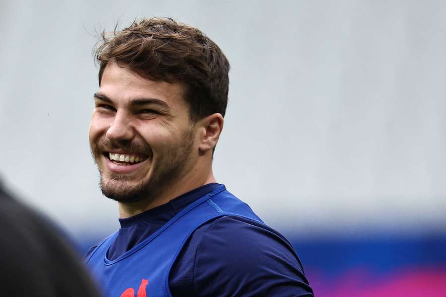 Dupont laughing during a France training session in 2023