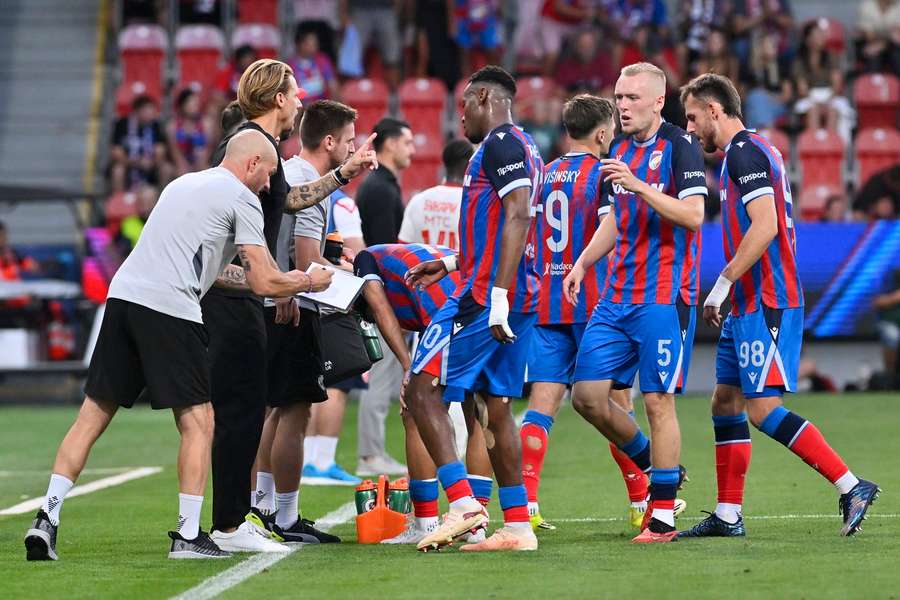 Viktoria Plzeň zvládla postoupit do Evropské ligy. Viktoria Plzeň zvládla postoupit do Evropské ligy.