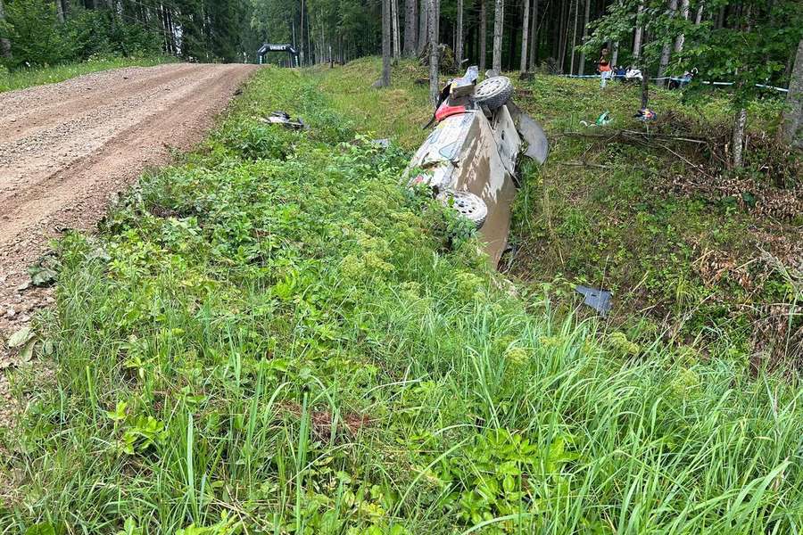 O carro de Ott Tänak após o acidente