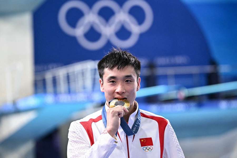 Cao Yuan com a medalha de ouro