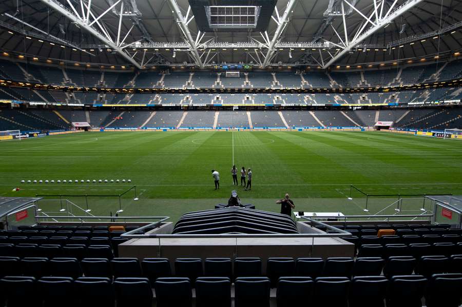 Przed meczem z Polską Szwedzi zmieniają murawę na stadionie w Sztokholmie