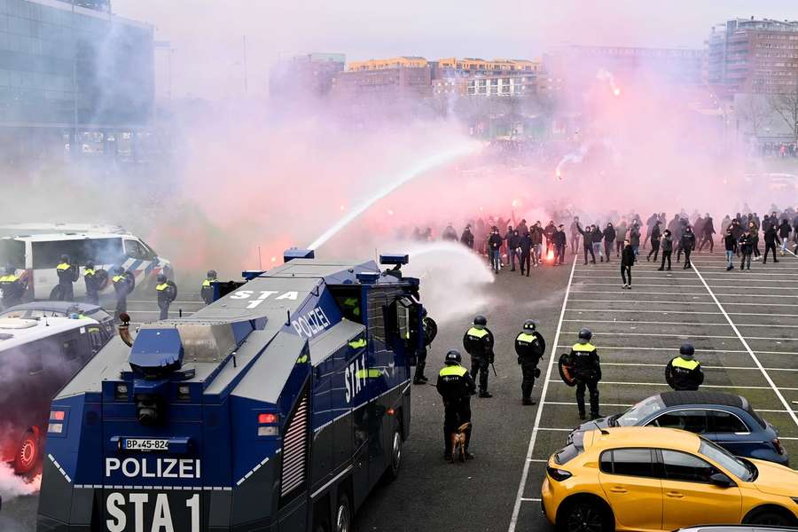 Geen uitsupporters betekent niet dat er geen hooligans zijn die even rotzooi willen trappen