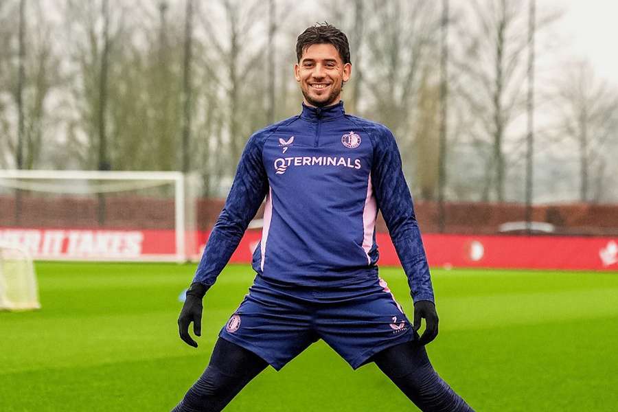 Jakub Moder wznowił treningi z drużyną, coraz bliżej powrotu do gry w Feyenoordzie