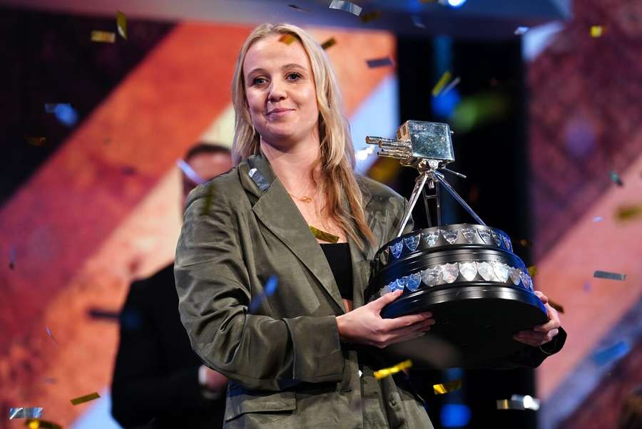 Beth Mead lifts the BBC Sports Personality of the Year trophy