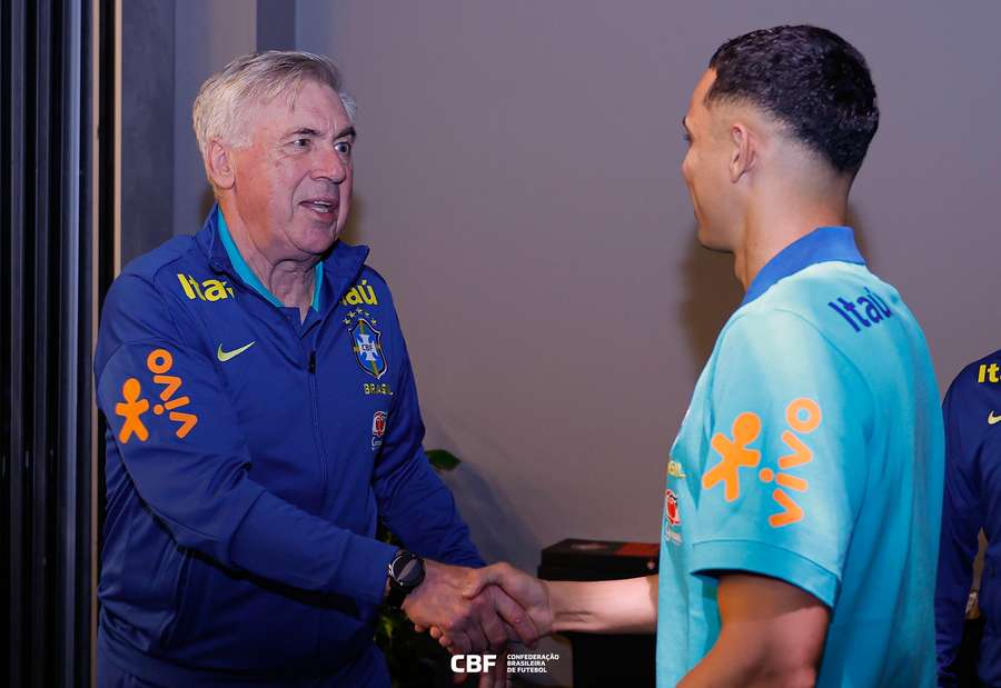 Ancelotti dirigirá su primer entrenamiento el lunes (2) en el CT Corinthians Ancelotti dirigirá su primer entrenamiento el lunes (2) en el CT Corinthians
