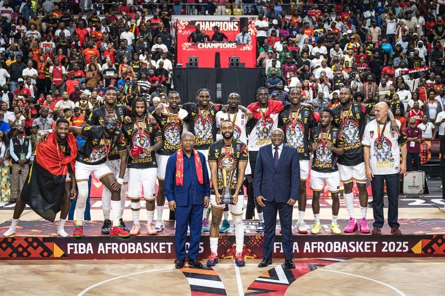 Presidente felicita Angola pela conquista do campeonato africano de basquetebol