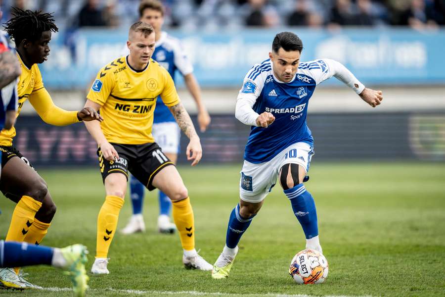 Lyngby BKs Rezan Corlu og AC Horsens Aron Sigurdarson under 3F Superligakampen mellem Lyngby Boldklub og AC Horsens 