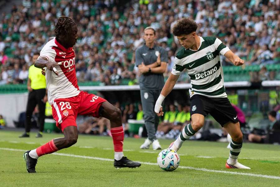 Flávio Gonçalves foi titular e fez uma boa primeira parte Flávio Gonçalves foi titular e fez uma boa primeira parte