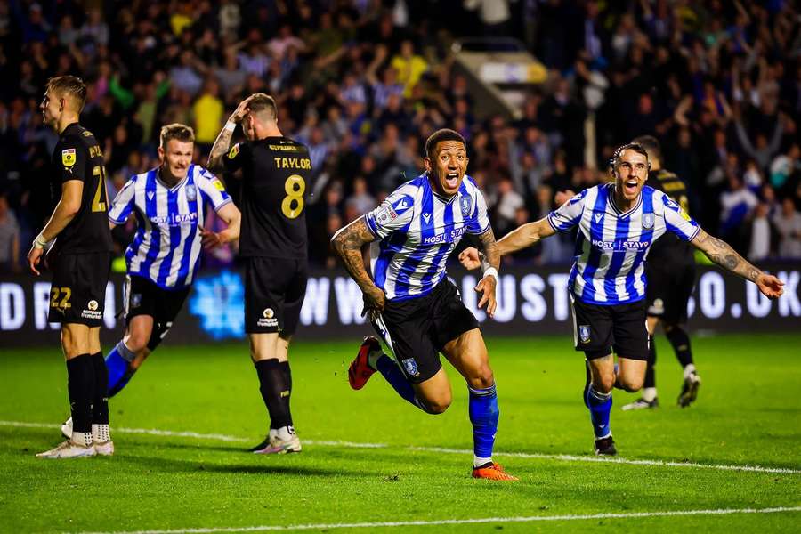 Sheffield Wednesday viveu uma noite histórica e épica perante o Peterborough